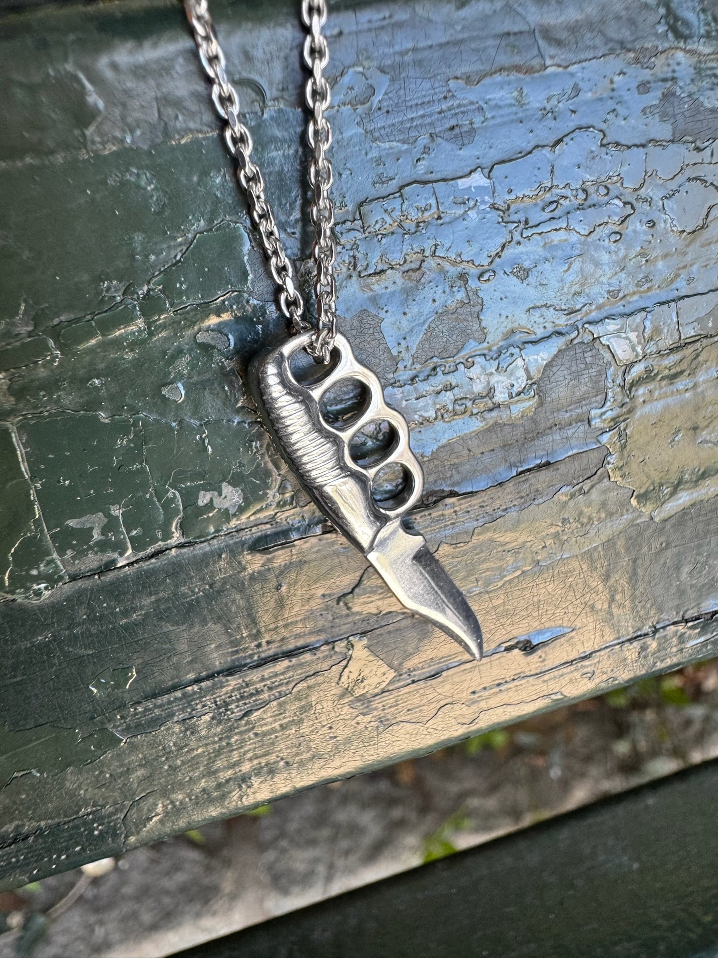 Knuckleknife Pendant, The Walking Dead